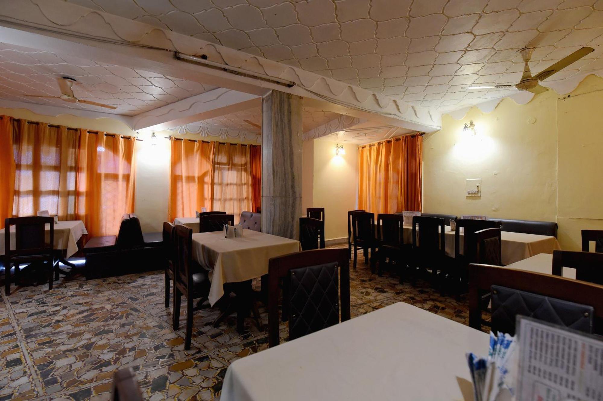 SPOT ON 41403 Hotel Sunbeam Shamshi Exterior foto